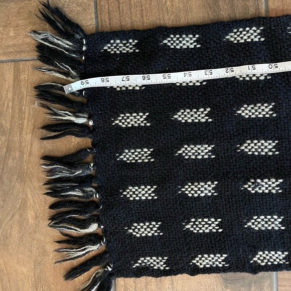 Prima Maglia Women's Pure Virgin Wool Hand Loomed Knit Fringed Scarf - Picture 7 of 8